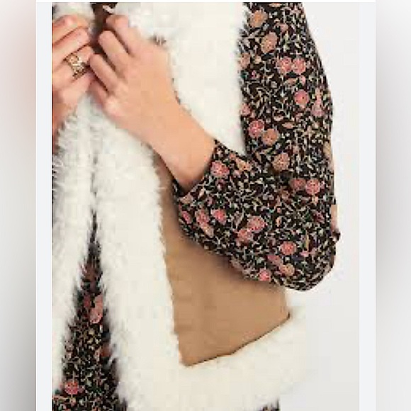 Old Navy Faux Suede Sherpa Vest - Picture 3 of 12